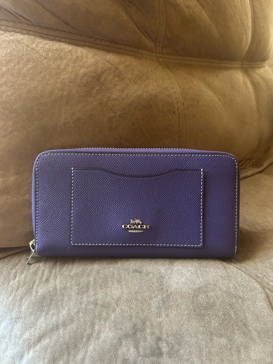 Coach Handbags - Coach Accordion Wallet